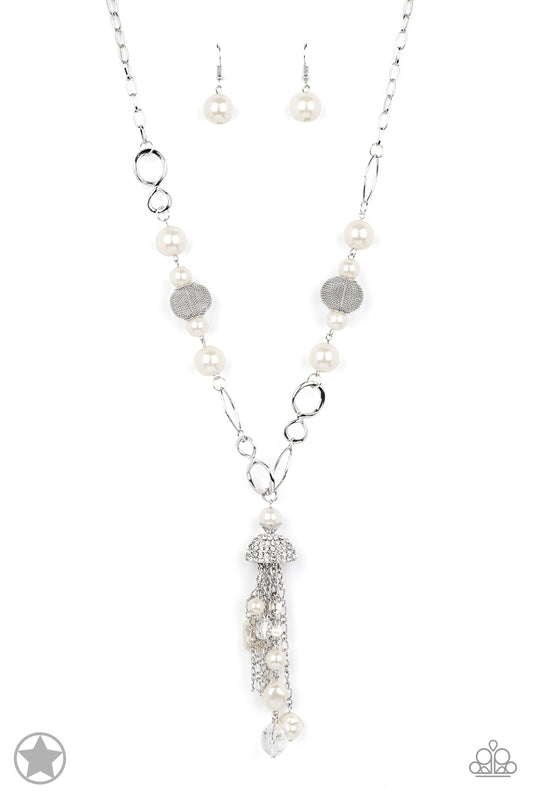 Designated Diva - White Pearl Necklace Paparazzi Accessories Blockbuster